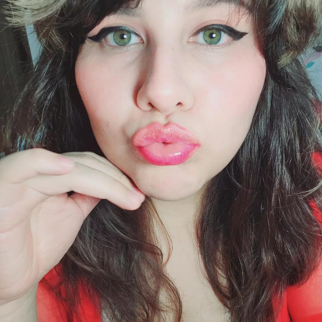 akkanee pouts her big red lips