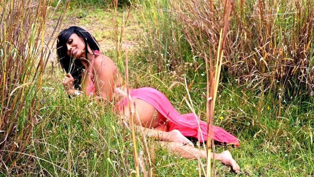 VivianaDiaz is a sexy milf showing of her great body as she lays in green grass