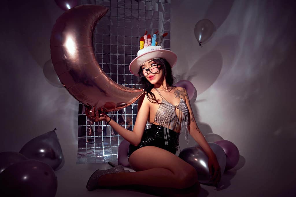 oliviamonroe takes a photo celebrating all the sex online broken hearts