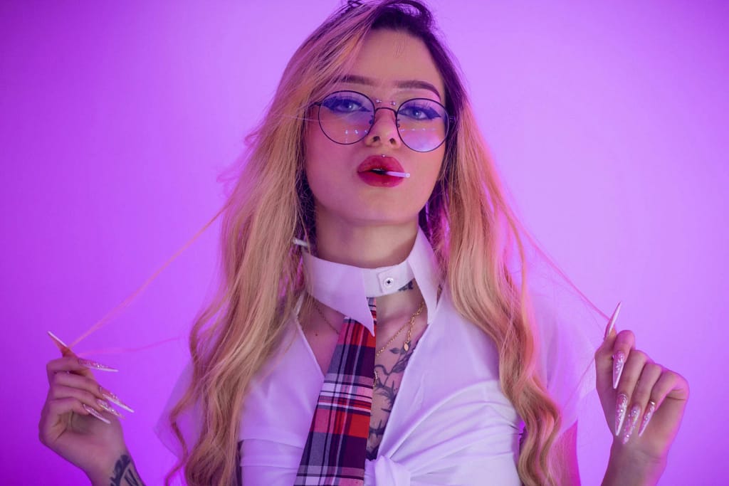 MiaValentine suck on a lollipop pulling her bleached hair