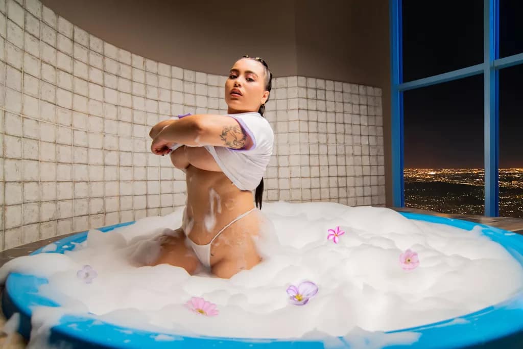 Latina bbw bubble bath with wet hair