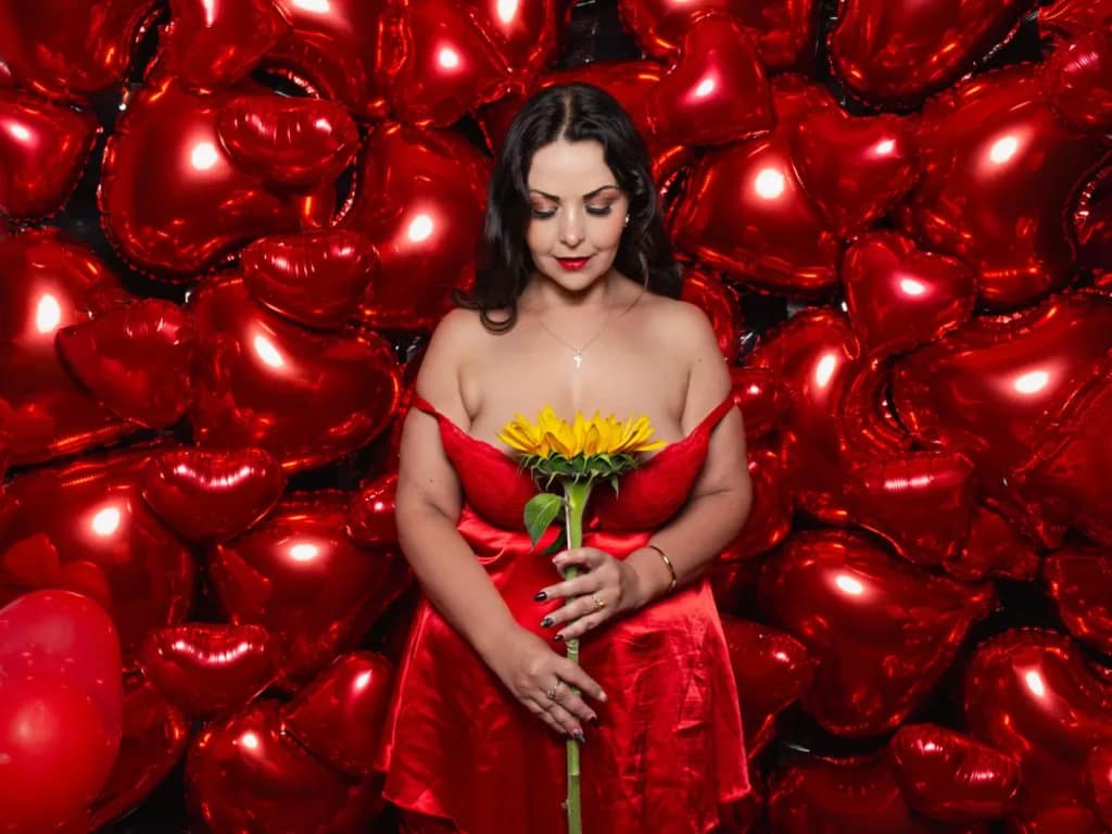 MelissaLeen in red lace, heart balloons, milf so juicy, confident and alluring.