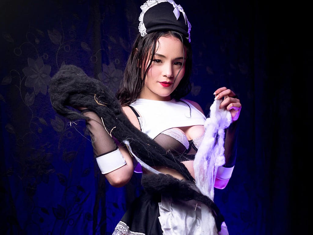 ViolettaMidnight in maid outfit, feather tease, sexy cosplay submission pose
