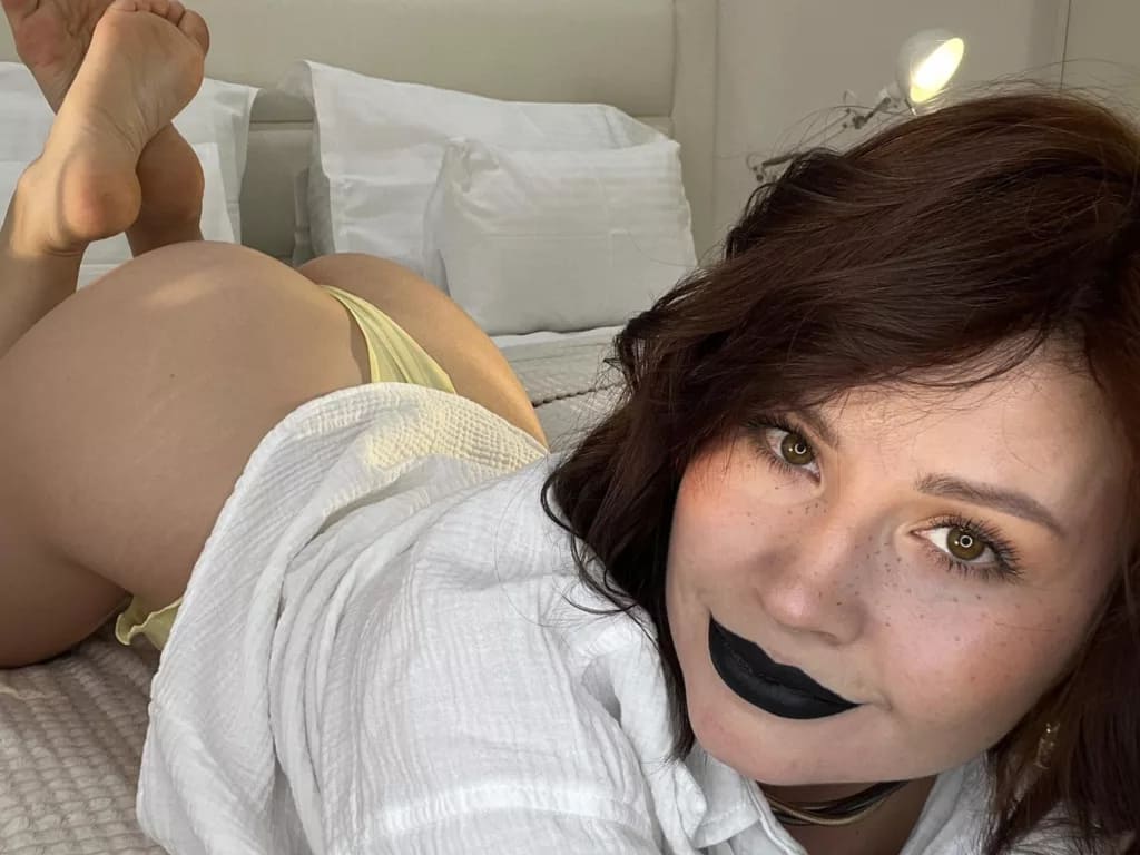 Emo goth girl MedeaAllure, white shirt, yellow panties, bare buttocks, sunny tease.